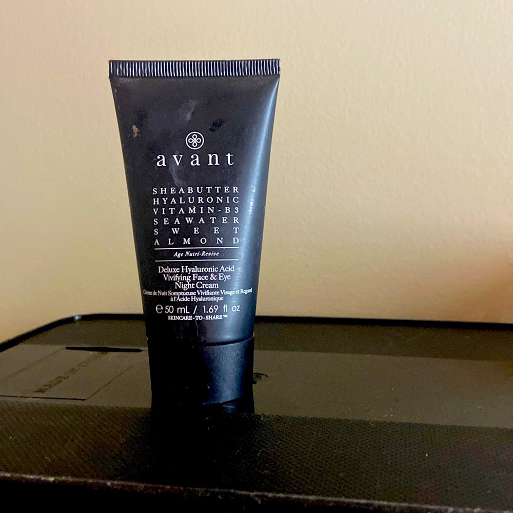 Event deluxe hydraulic acid, vivifying face, and I night cream.